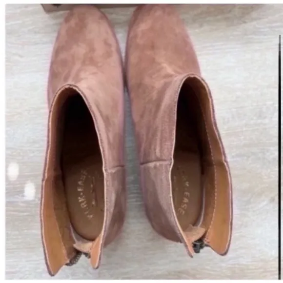 KORK-EASE® Kecia Suede Booties NWT size 9.5