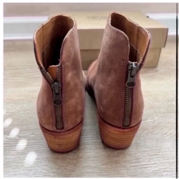 KORK-EASE® Kecia Suede Booties NWT size 9.5
