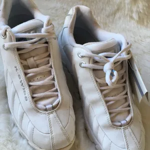 K•SWISS TENNIS SHOES WOMEN SIZE 9.5