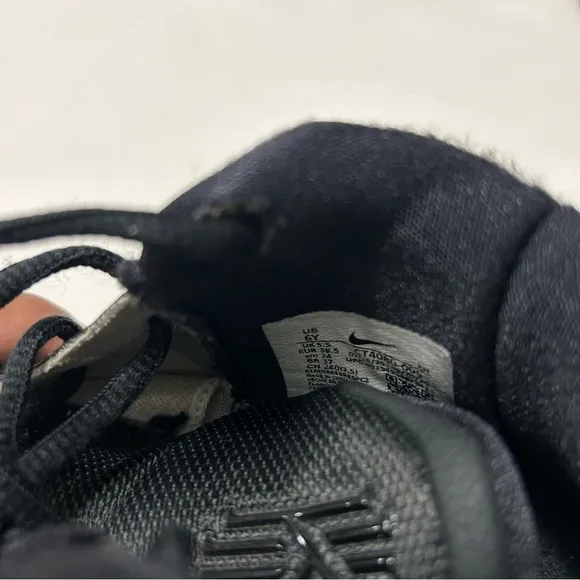 Kyrie Irving Nike Mid Top Shoes 6 Y
