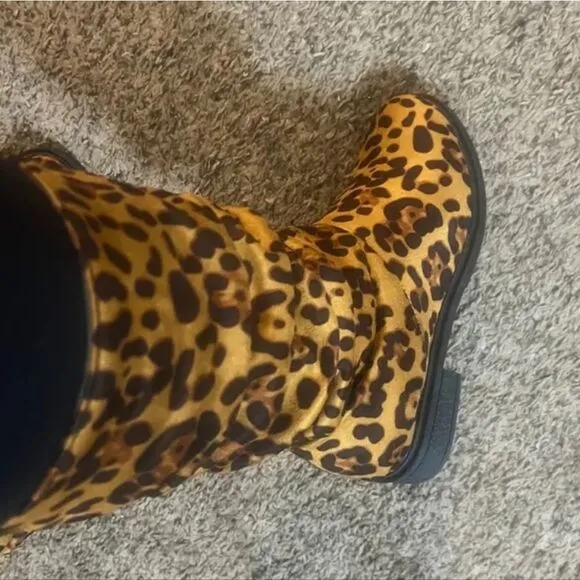 Ladies leopard print boots sz 8.5