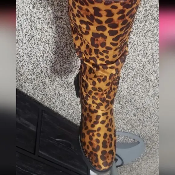 Ladies leopard print boots sz 8.5