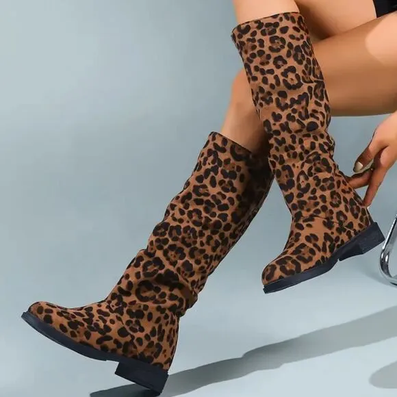 Ladies leopard print boots sz 8.5