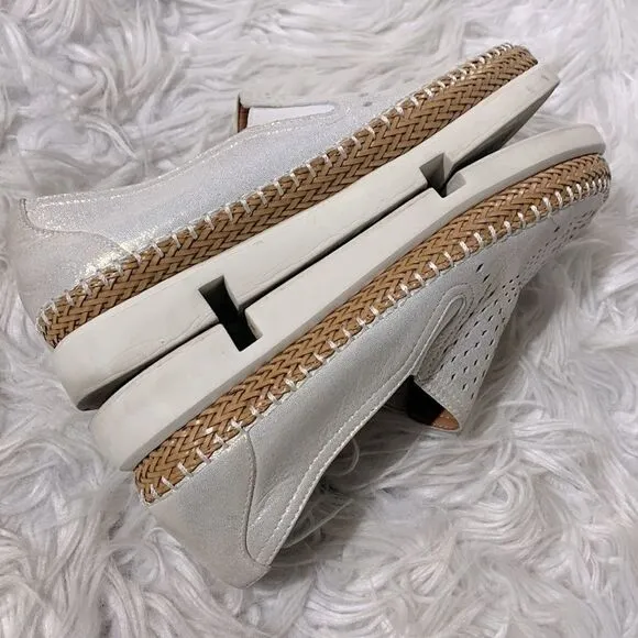 L’AMOUR Des Pieds Stazzema White Gold Metallic leather slip on shoes women’s 6.5