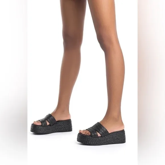 Larroude The Ash sandals handmade braided raffia in a flatform style Size 9