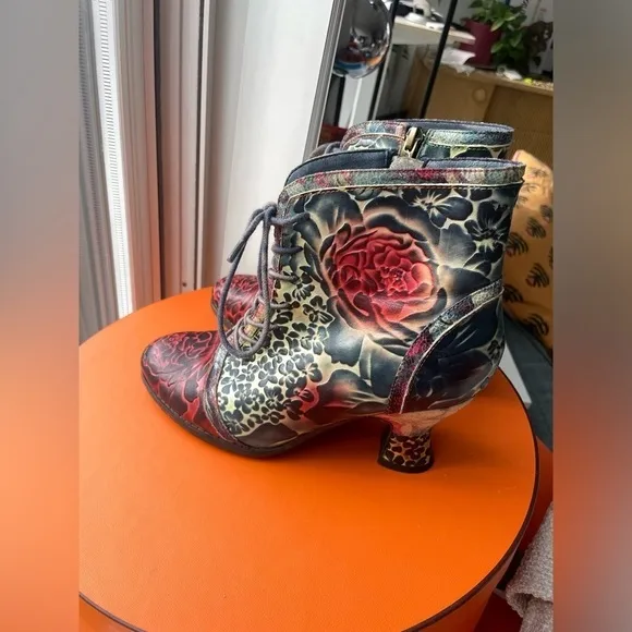 L’artiste by spring step hand painted concert bootie boots floral size 37 7