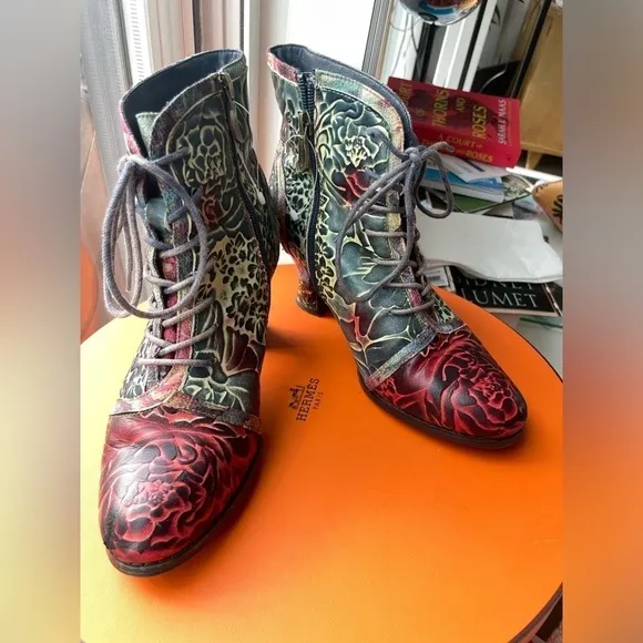 L’artiste by spring step hand painted concert bootie boots floral size 37 7