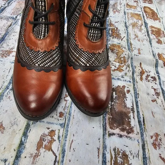 L'Artiste Victorian Ankle Bootie Brown &quot;Bewitch Plaid&quot; Size EU 37 US 6.5M Beauty