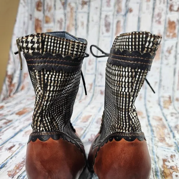 L'Artiste Victorian Ankle Bootie Brown &quot;Bewitch Plaid&quot; Size EU 37 US 6.5M Beauty
