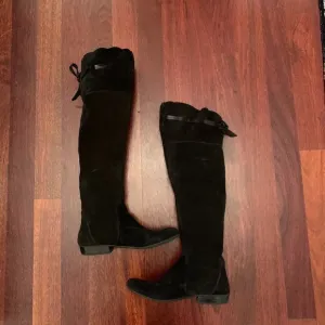 Lavorazione Artigiana Suede Knee Boots