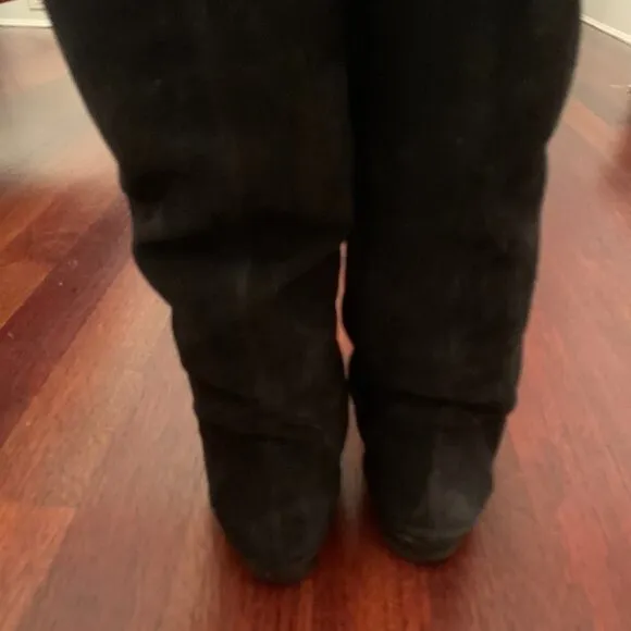 Lavorazione Artigiana Suede Knee Boots