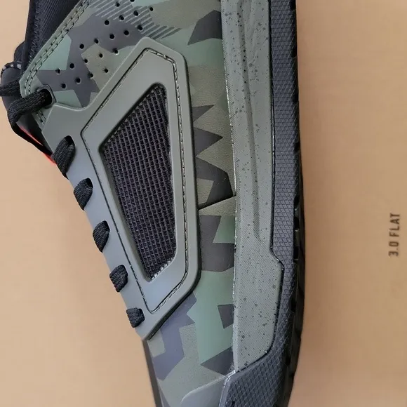 Leatt New Camo Mens Size 9.5 Shoe 3.0 Flat Mid-Top Design Shoes