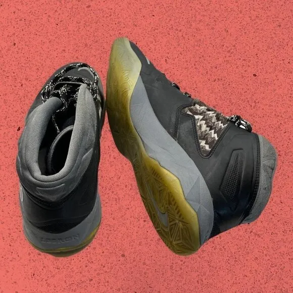 Lebron James VII Nike basketball shoes