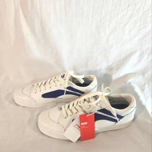 Li-Ning Men's Size 8.5 White and Blue Vintage Wave Sneakers New