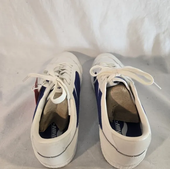 Li-Ning Men's Size 8.5 White and Blue Vintage Wave Sneakers New