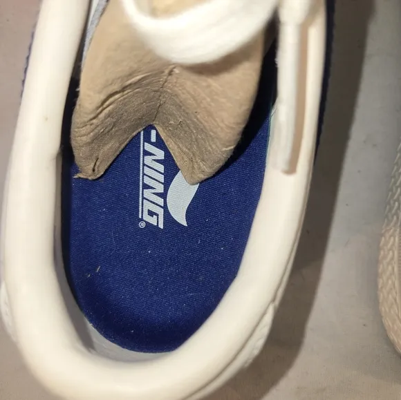 Li-Ning Men's Size 8.5 White and Blue Vintage Wave Sneakers New