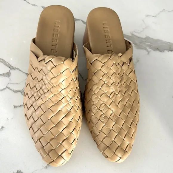 LIBERTE Bondi Woven Mules Slip On Tan - Cream SIZE 7 Like New