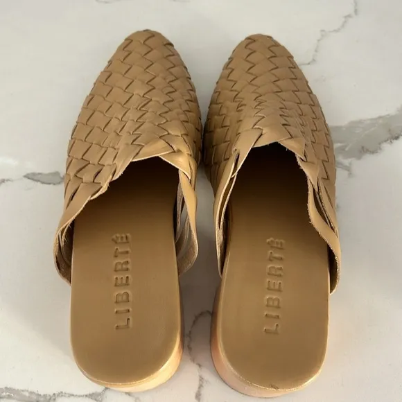 LIBERTE Bondi Woven Mules Slip On Tan - Cream SIZE 7 Like New
