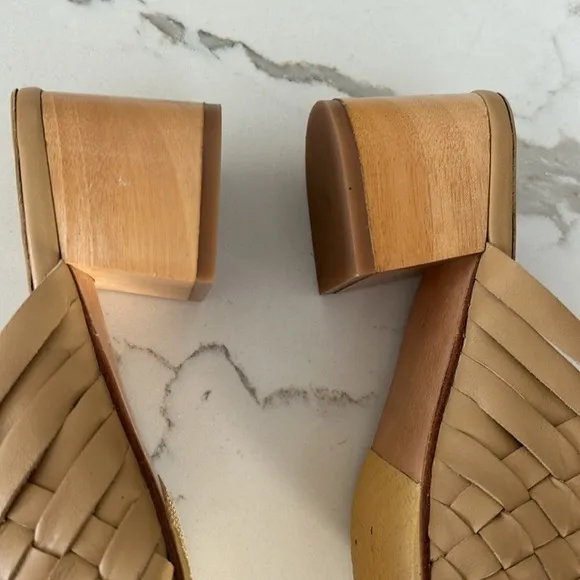 LIBERTE Bondi Woven Mules Slip On Tan - Cream SIZE 7 Like New