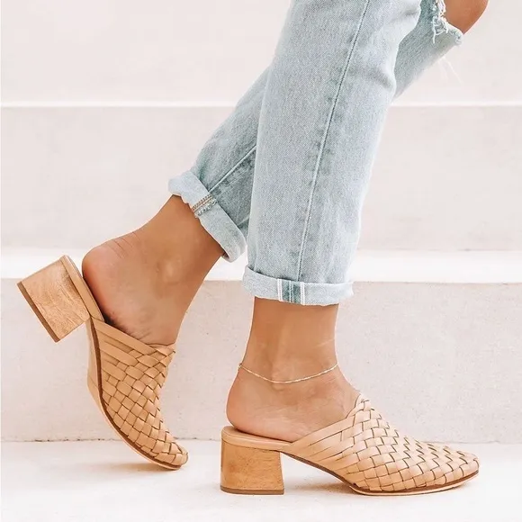 LIBERTE Bondi Woven Mules Slip On Tan - Cream SIZE 7 Like New
