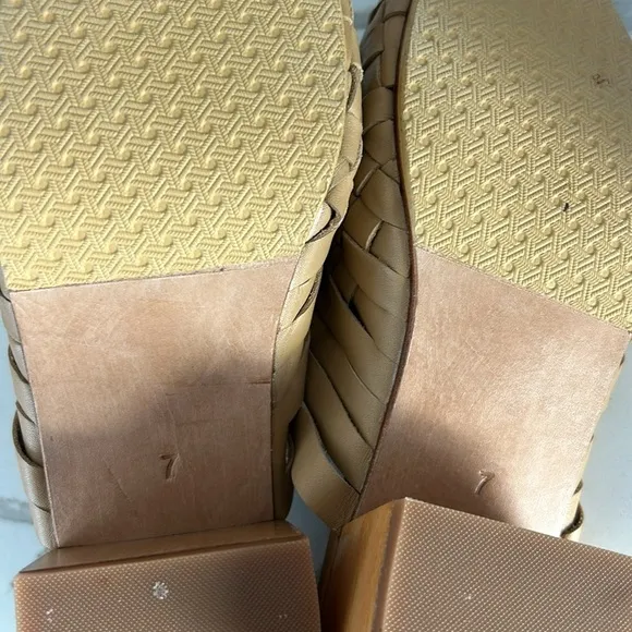 LIBERTE Bondi Woven Mules Slip On Tan - Cream SIZE 7 Like New