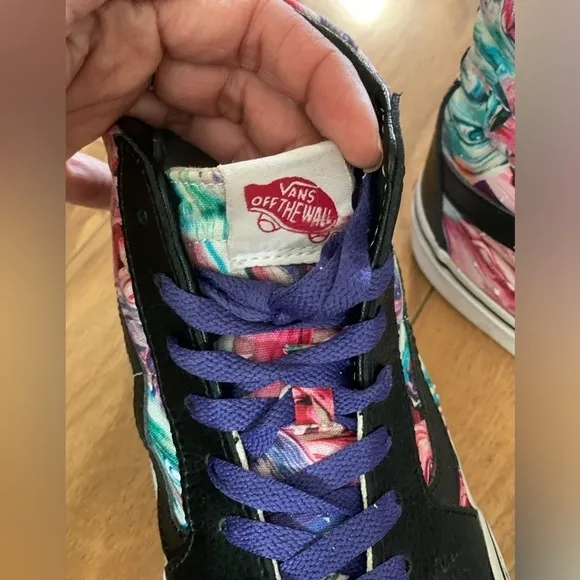 Like new! Customs BrushStroke Vans High Top Skater Shoes, size 6.5 men, 8 women