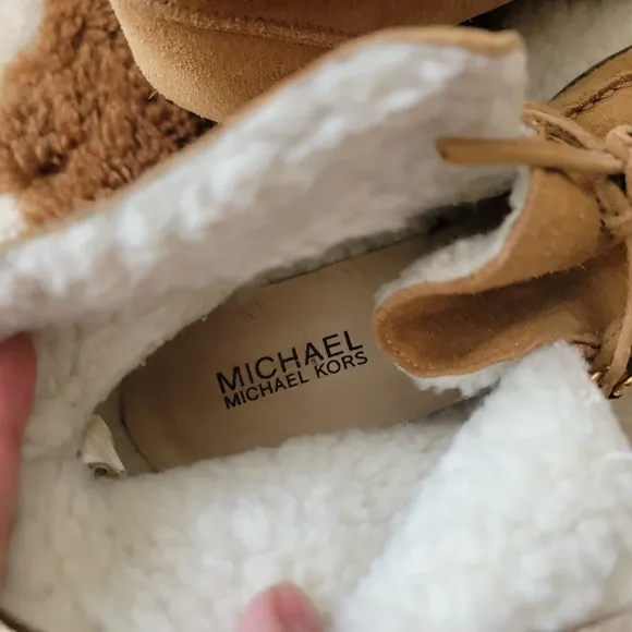 Like new Michael kors ankle boots booties