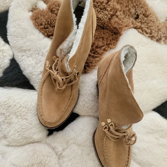 Like new Michael kors ankle boots booties