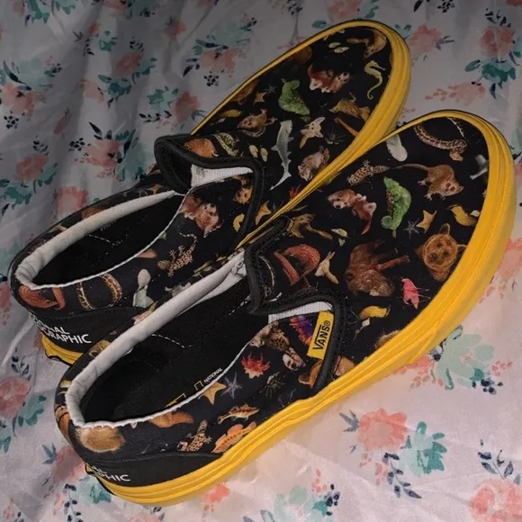 Limited Edition Vans x National Geographic Slip On Sneakers Shoes Women US 6.5