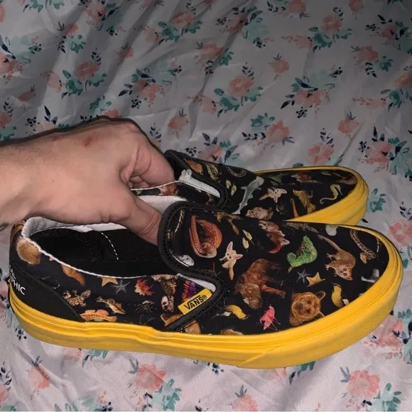 Limited Edition Vans x National Geographic Slip On Sneakers Shoes Women US 6.5