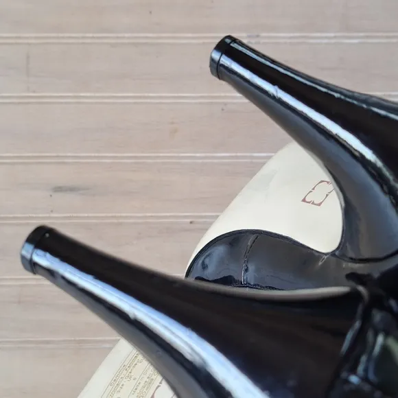 Liz Claiborne &quot;Cammie&quot; Black Leather High Heel Pumps Elegant Chic Round Toe