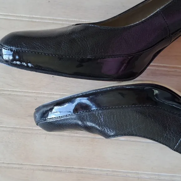Liz Claiborne &quot;Cammie&quot; Black Leather High Heel Pumps Elegant Chic Round Toe