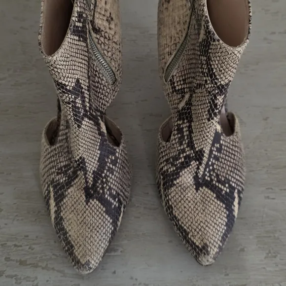 Loeffler Randal Electra Snakeskin Cutout Ankle Booties. 3.25&quot; Heels. Mobwife. 9