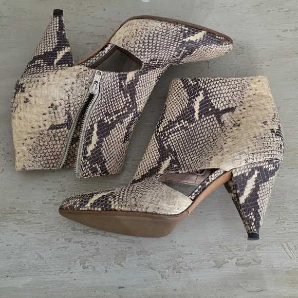 Loeffler Randal Electra Snakeskin Cutout Ankle Booties. 3.25&quot; Heels. Mobwife. 9