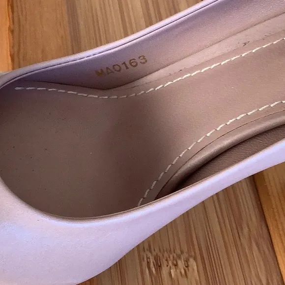 Louis Vuitton Classic Heels  &quot;OH REALLY&quot; Pumps with Padlock EUC 37