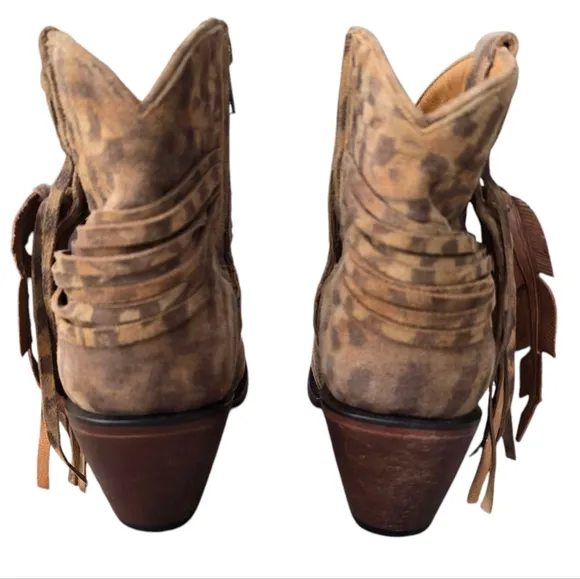 Lucchese Robyn Feather Boots, Size 7.5B
