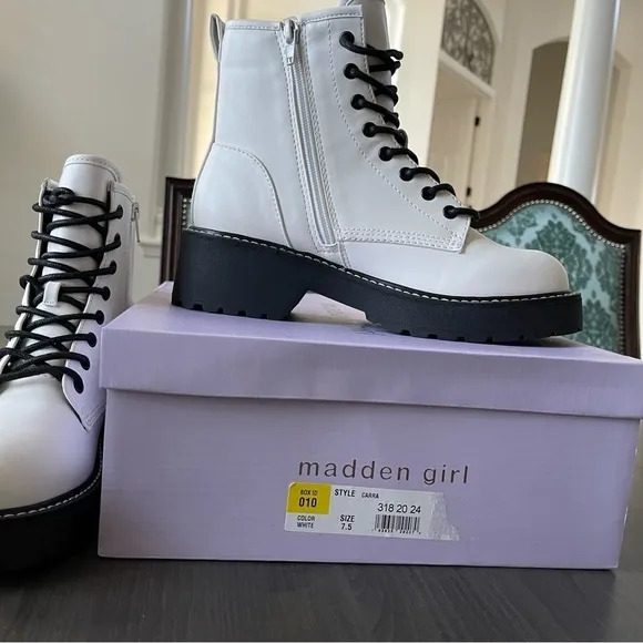 Madden Girl Carra Women Platform Combat ankle Boots white 7.5 NEW!