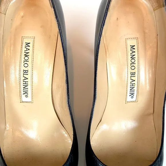 MANOLO BLAHNIK black leather heels, size 5 1/2, with original duster