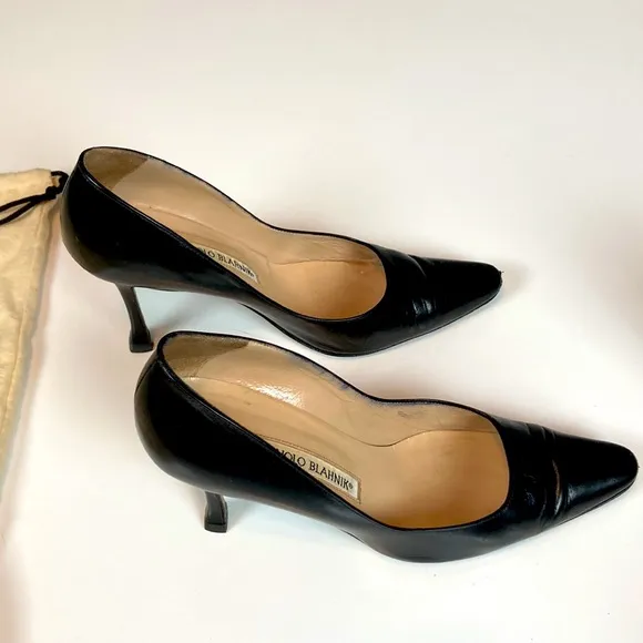 MANOLO BLAHNIK black leather heels, size 5 1/2, with original duster