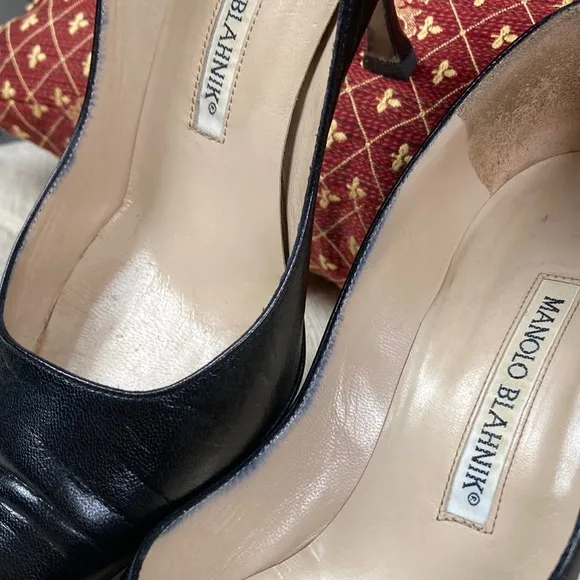 MANOLO BLAHNIK black leather heels, size 5 1/2, with original duster