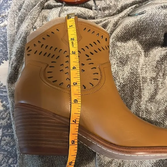 Marc Fisher LTD Elyma Leather Bootie in Medium Natural, Size 7M, NIB