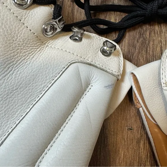 Marc Fisher NWOT Idaran Cream Pebbled Leather Lace-Up Combat Ankle Boots