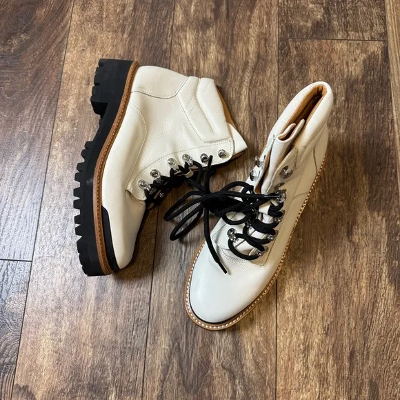 Marc Fisher NWOT Idaran Cream Pebbled Leather Lace-Up Combat Ankle Boots