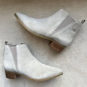 Marc Fisher Yale Taupe Suede Leather Pointed Toe Chelsea Ankle Boots Women’s 6 M
