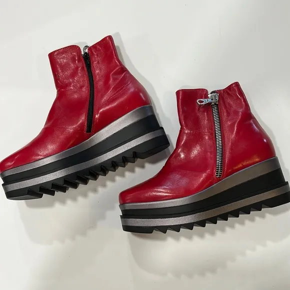 Marco Moreo - white label, red leather platform ankle boots, 37