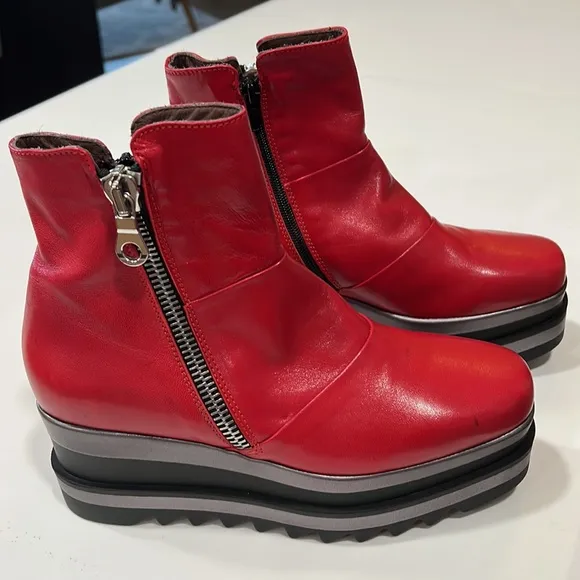 Marco Moreo - white label, red leather platform ankle boots, 37