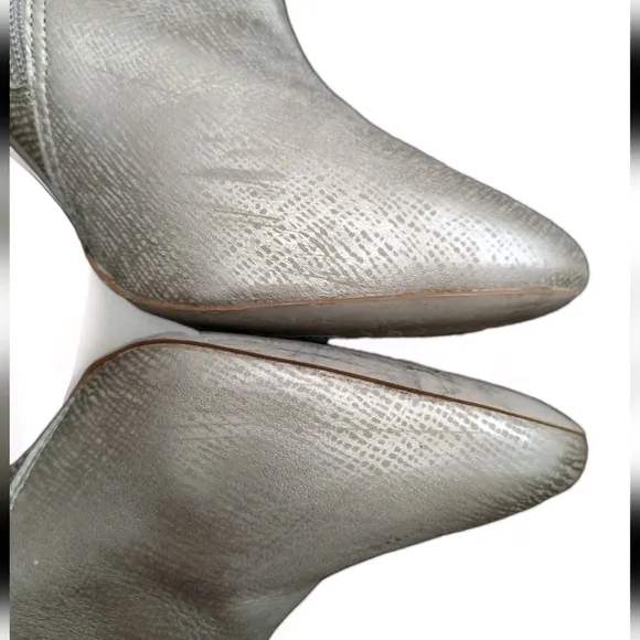 Matisse Gold Leather Heeled Chelsea/Caty? Boots/Booties Brazil 9.5 B Ladies