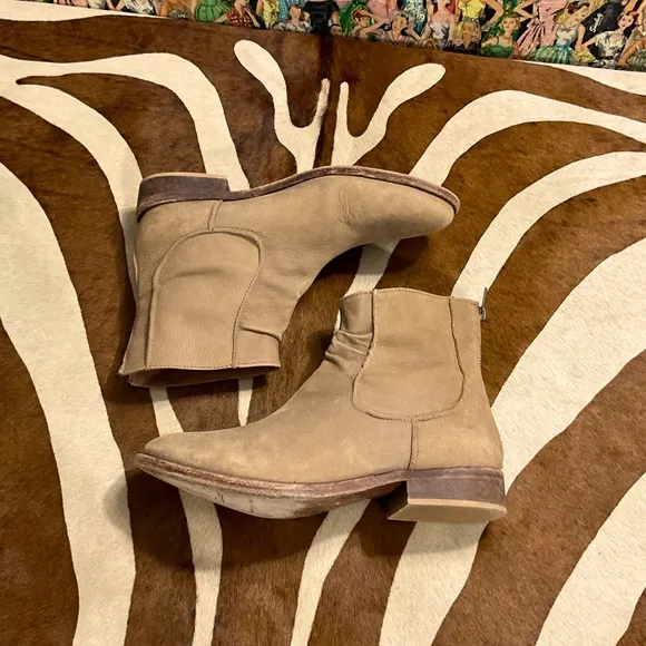 Matisse X Free People Gerald Distressed Leather Chelsea Boots Ankle Bootie 9.5