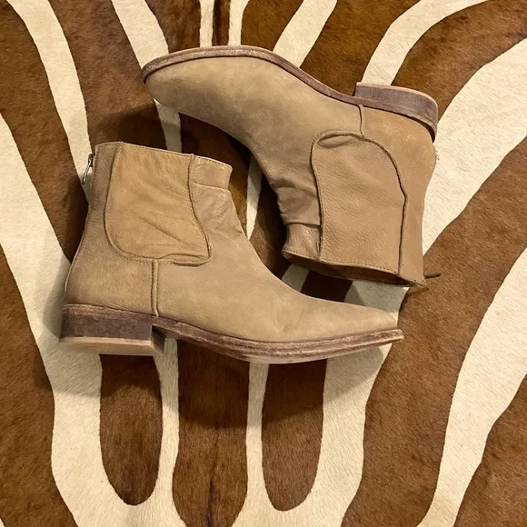 Matisse X Free People Gerald Distressed Leather Chelsea Boots Ankle Bootie 9.5
