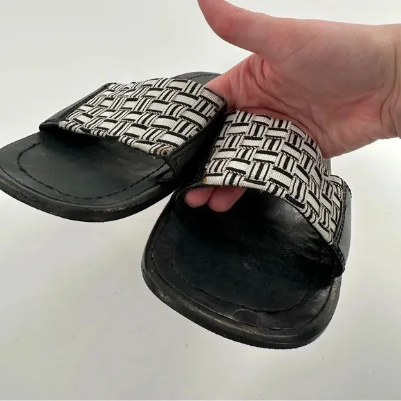 Me Too sandals size 8 fiesta black white leather woven slides vintage 90s Y2k